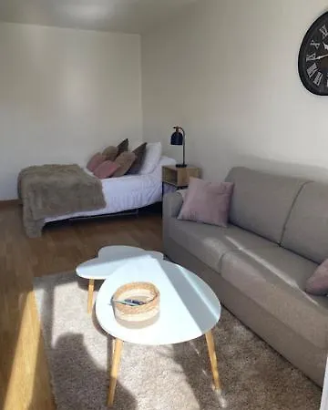 Apartment 33 M2 , Climatise, Parking Exterieur Prive Gratuit *