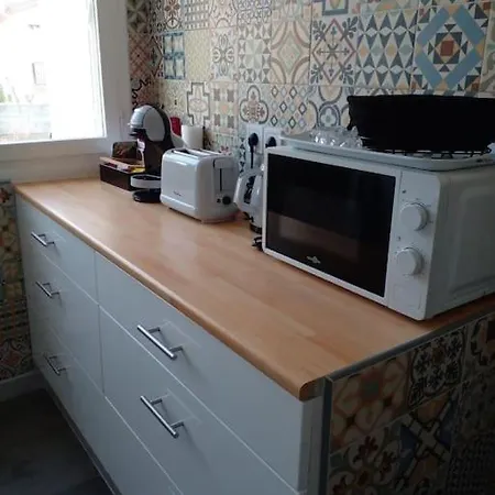 33 M2 , Climatise, Parking Exterieur Prive Gratuit Apartment *