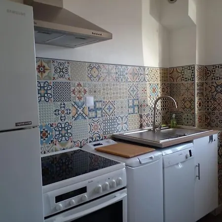 Apartment 33 M2 , Climatise, Parking Exterieur Prive Gratuit