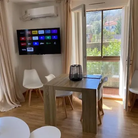 Appartement 33 M2 , Climatise, Parking Exterieur Prive Gratuit *