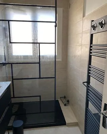 33 M2 , Climatise, Parking Exterieur Prive Gratuit Apartment